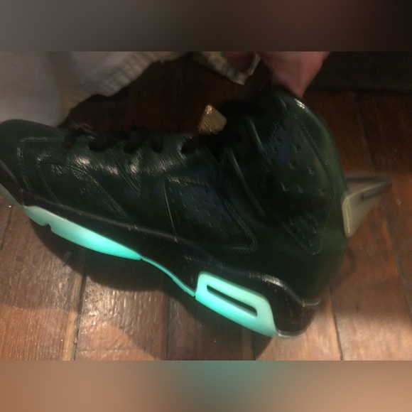 Nike Air Jordans 6 Retro Champagne Bottle sneakers - Picture 2 of 5